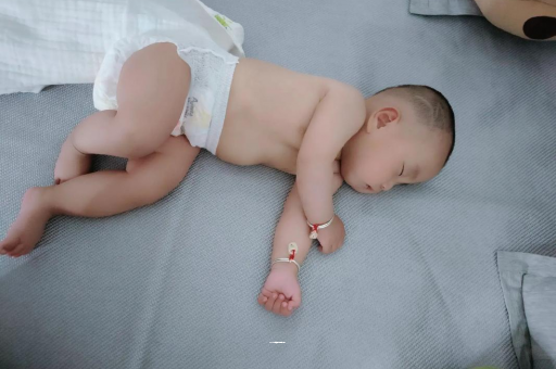 长兴几个月宝宝会抬头
